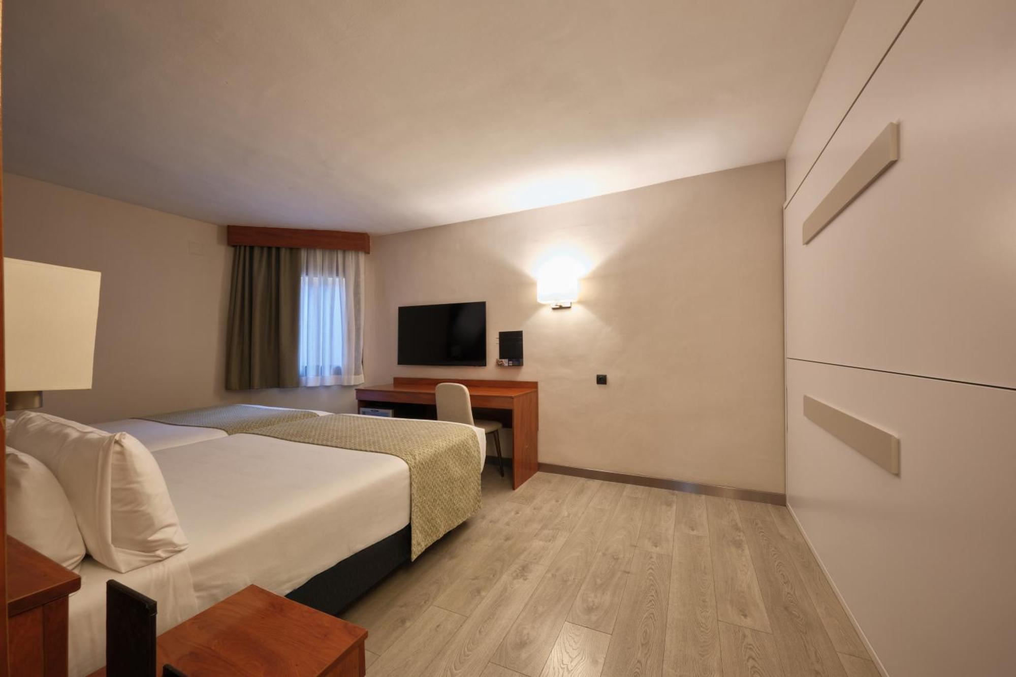 Catalonia Park Putxet Hotel Barcelona Exterior photo