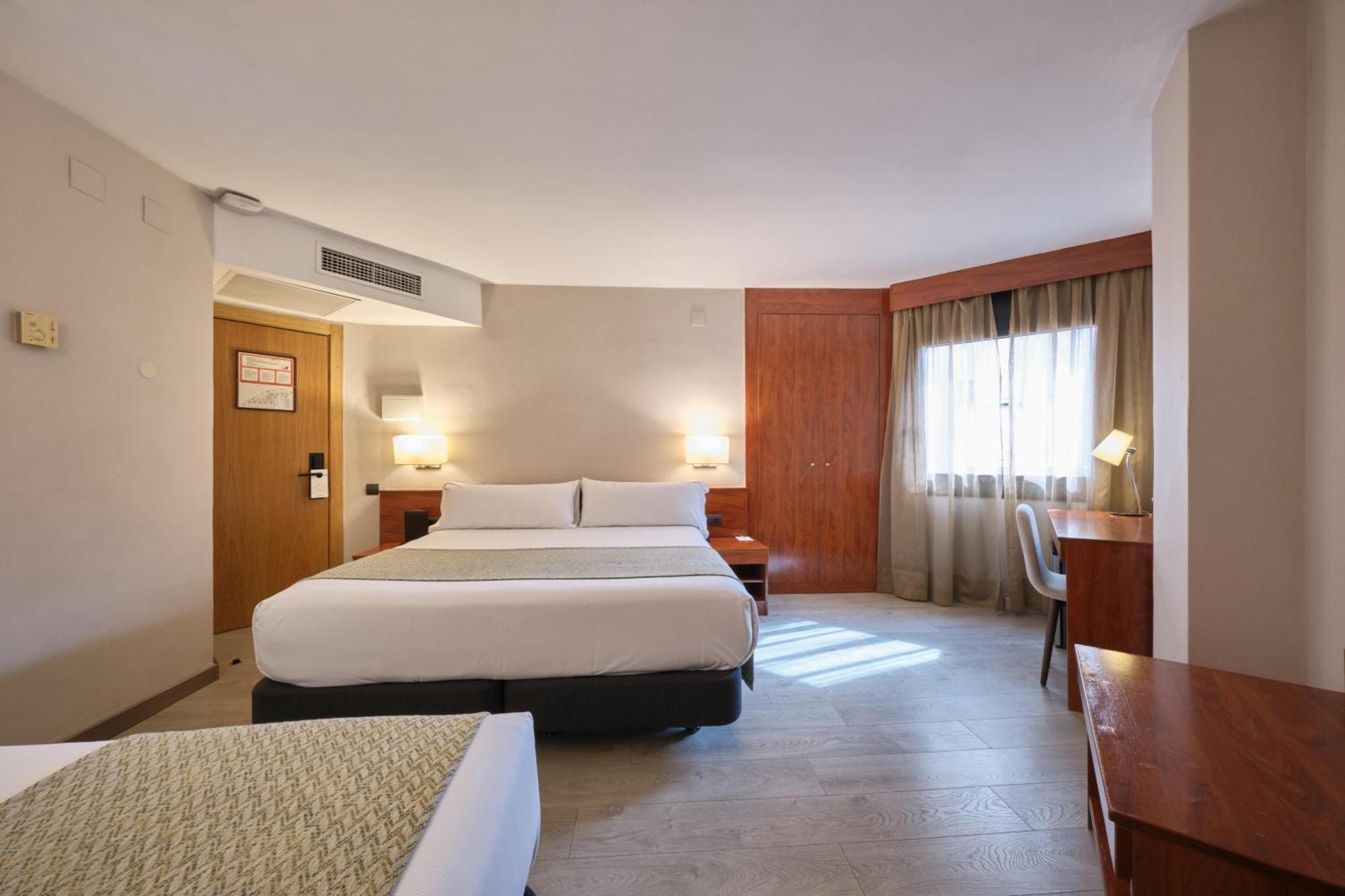 Catalonia Park Putxet Hotel Barcelona Exterior photo