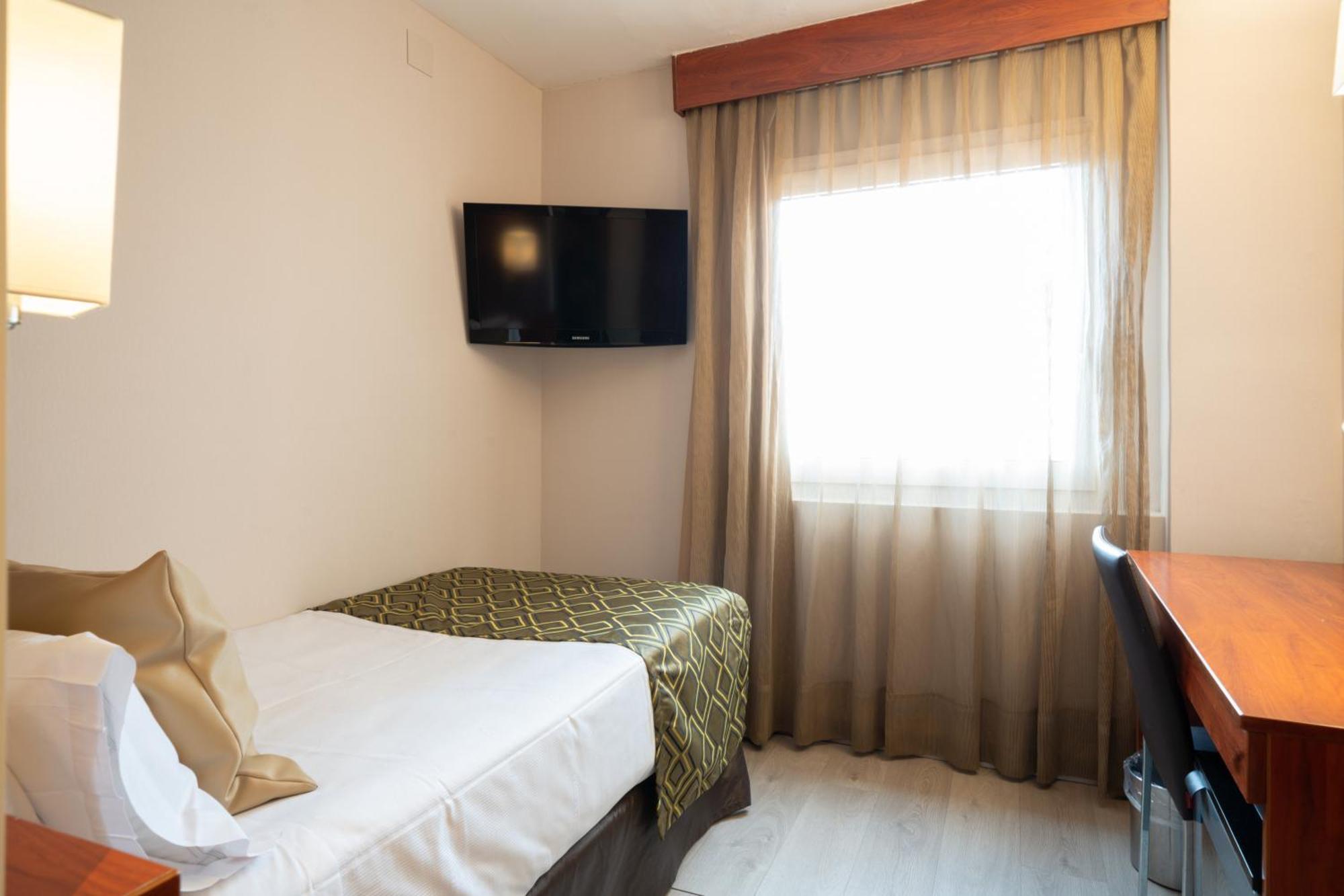 Catalonia Park Putxet Hotel Barcelona Exterior photo
